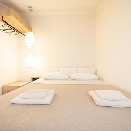 Mystery Suites And Apartments نيوي بوروي المظهر الخارجي الصورة