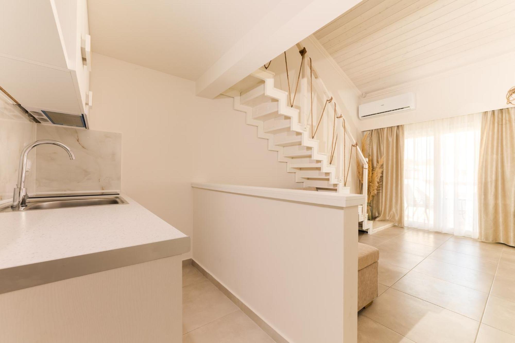 Mystery Suites And Apartments نيوي بوروي المظهر الخارجي الصورة