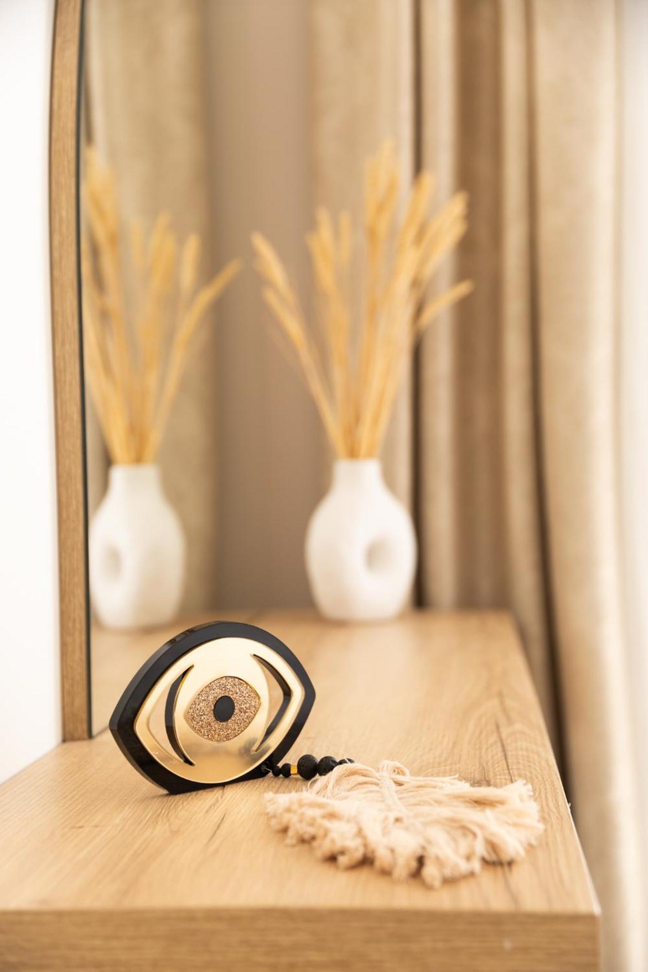 Mystery Suites And Apartments نيوي بوروي المظهر الخارجي الصورة